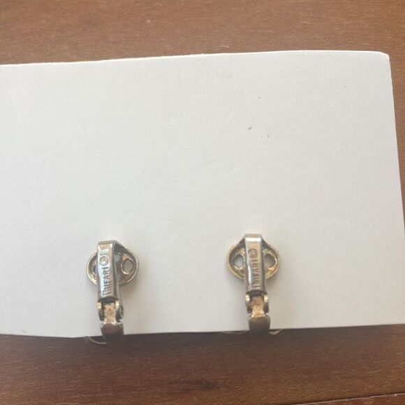 Trifári Vintage Bow Knot Earrings Clip On - Picture 2 of 3